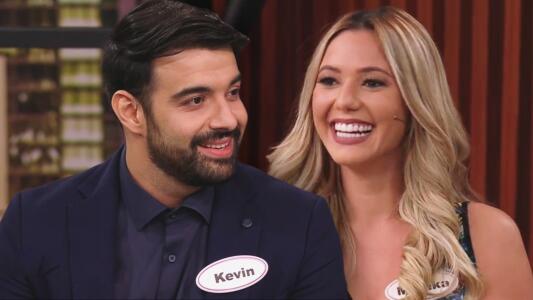 Kevin decidió arriesgarse y flechar a Mónika, quien lo conquistó con la mirada